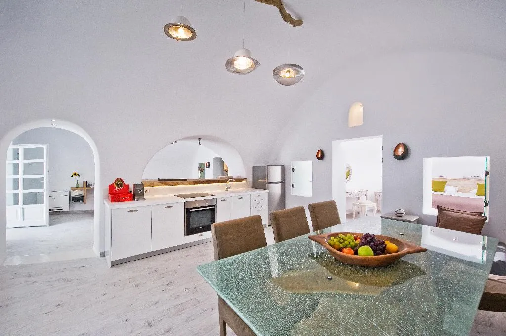 VILLA WITH PRIVATE POOL Room, Hyperion Oia Suites, Santorini