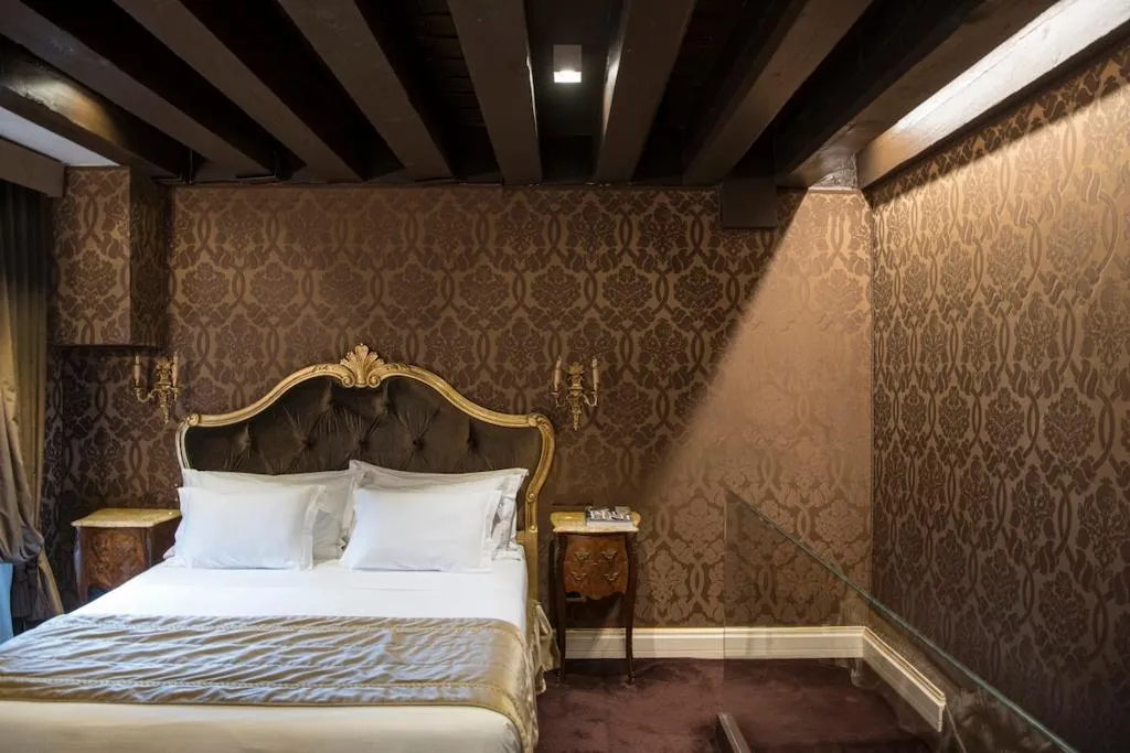 Double or Twin CLASSIC Room, Nani Mocenigo Palace, Venice
