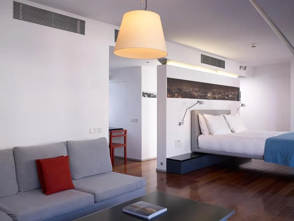 Room, Periscope, Athens