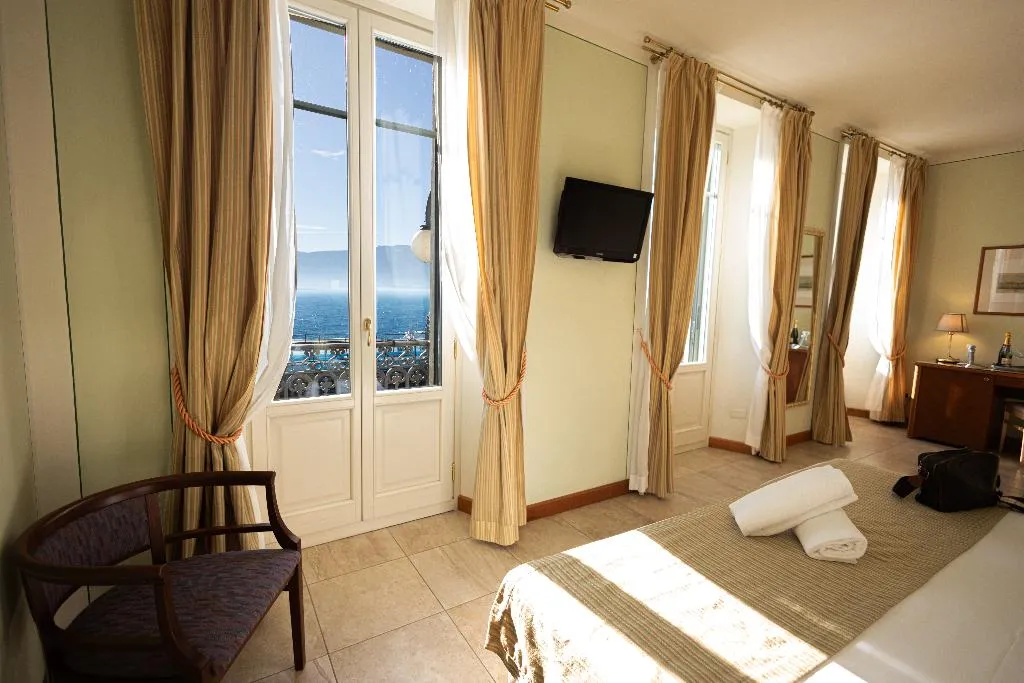 Double or Twin DELUXE LAKE VIEW Room, LVG Hotel Collection - Belvedere San Gottardo, Milan