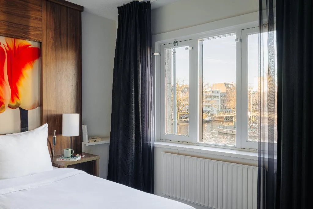 TWIN CANAL VIEW Room, Leonardo Eden Hotel Amsterdam City Center, Amsterdam