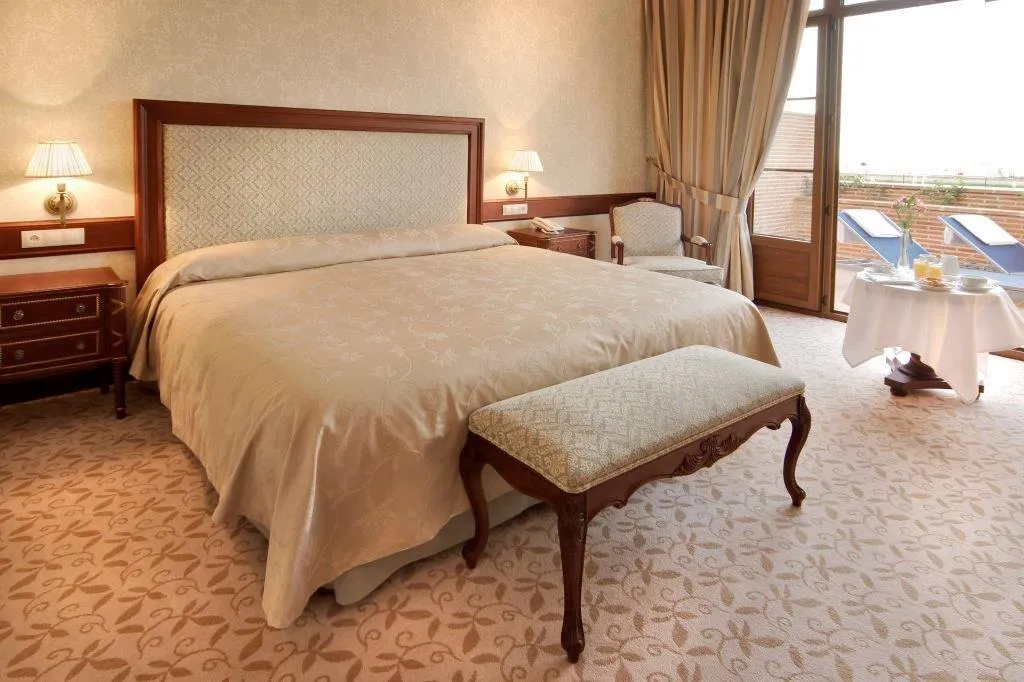 Room, Candido, Madrid