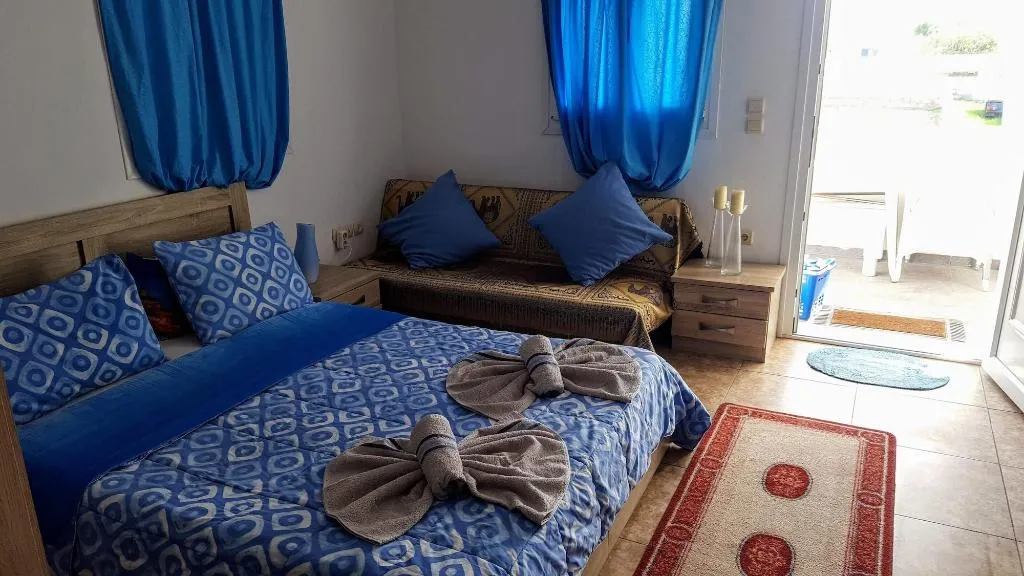 Room, Pleasure Beachside Studios, Santorini