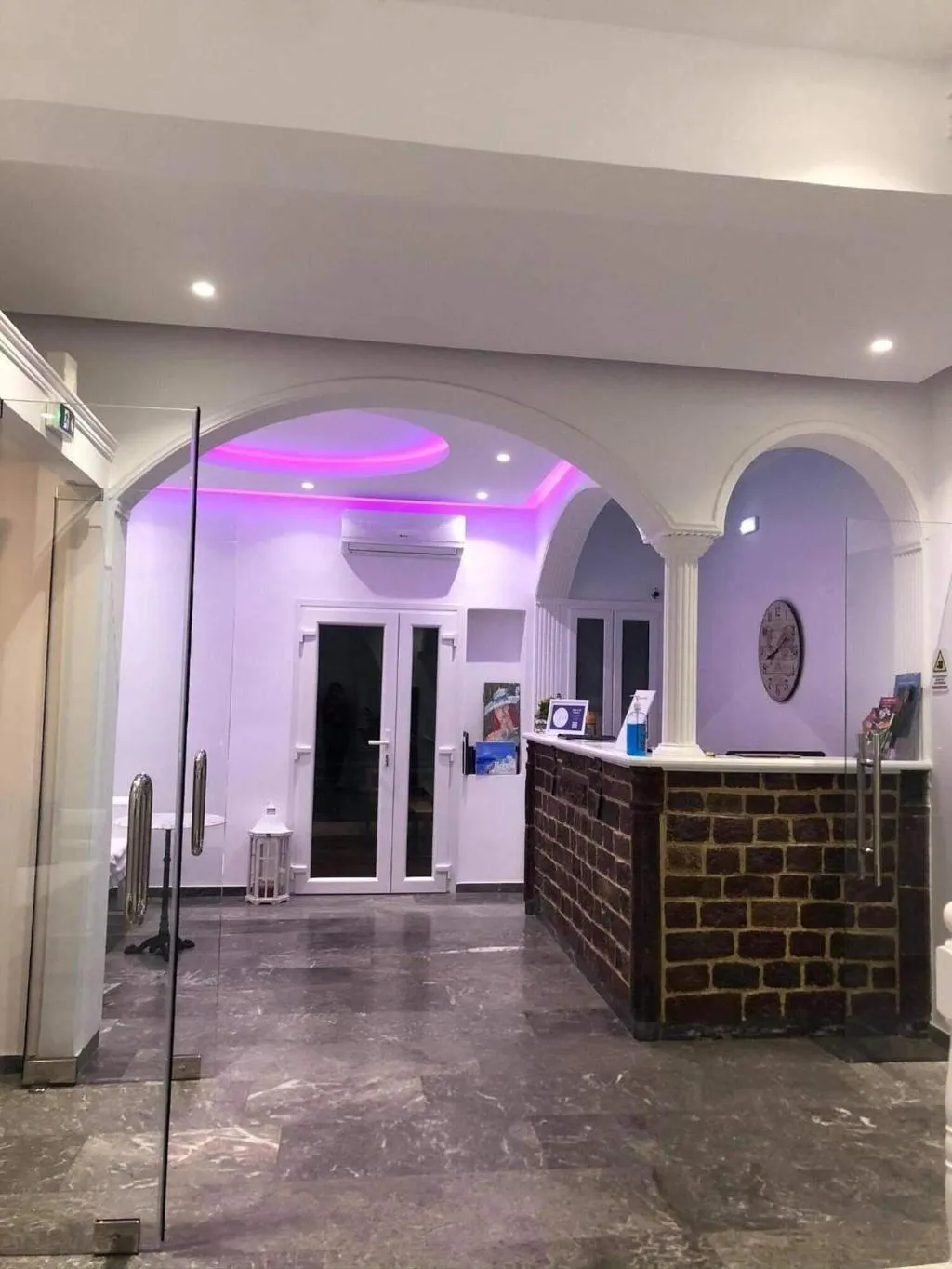 Lobby, Cyclades, Santorini