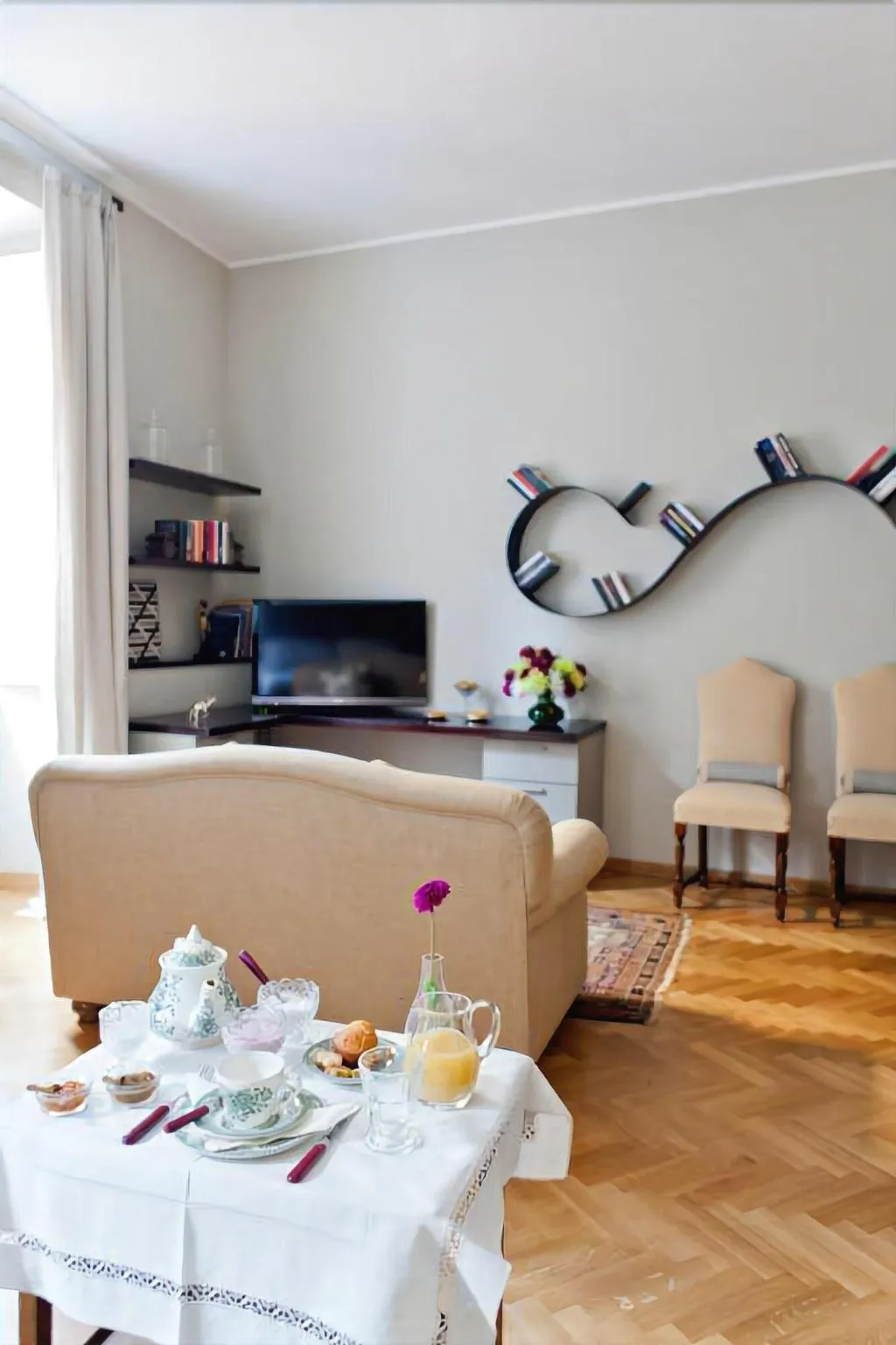 Room, Mynavona, Rome