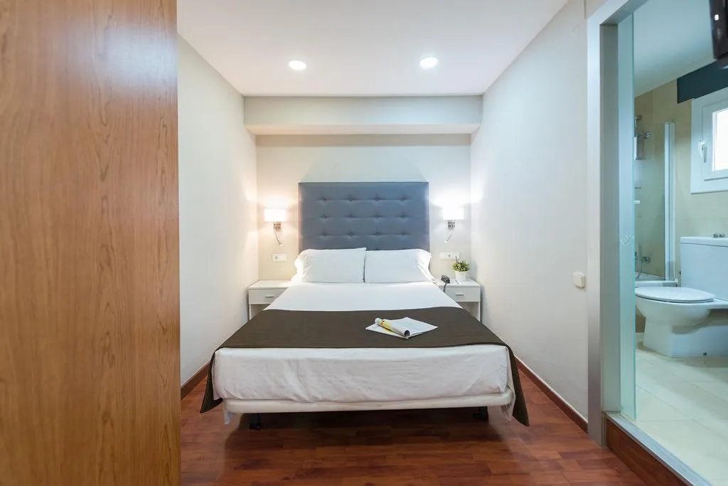 DOUBLE WITH KITCHENETTE Room, Senator Barcelona Apartments, Barcelona