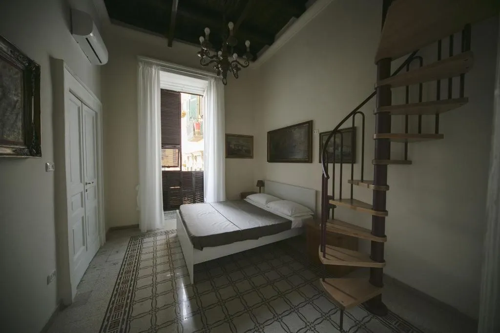 Room, Area Angioina Suites, Naples