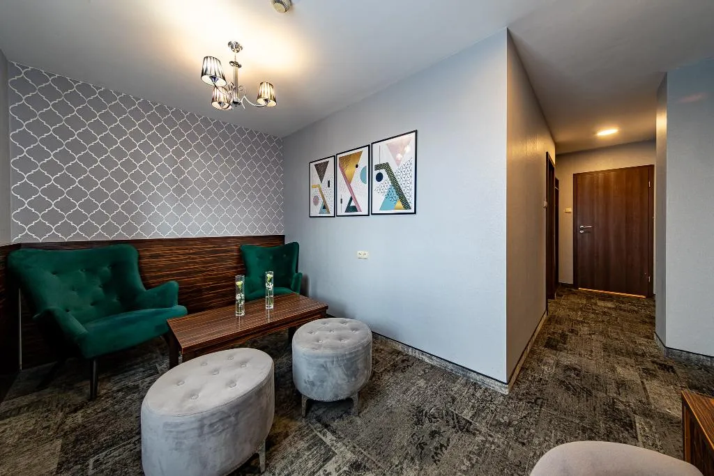 QUADRUPLE FOUR BEDROOMS TWO BATHROOMS Room, Fero Express, Krakow
