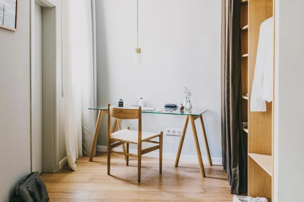 Room, Regina, Barcelona