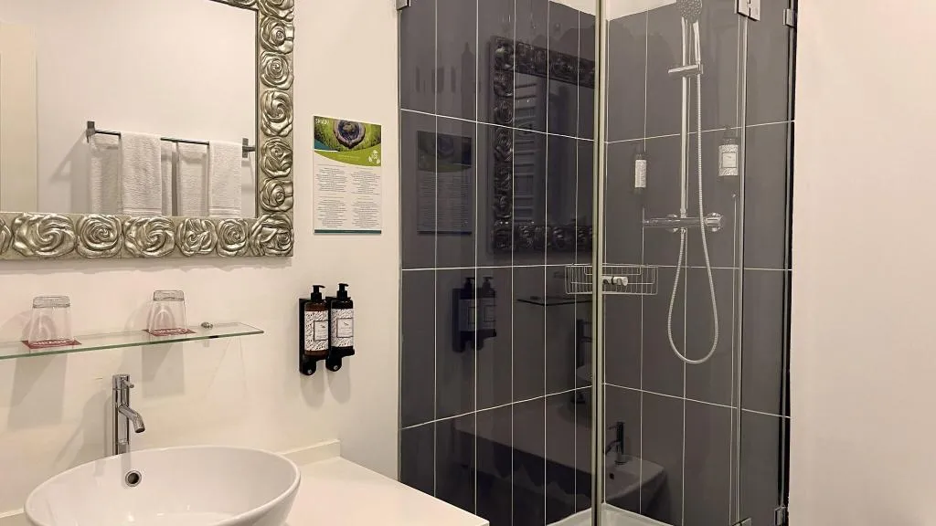 DOUBLE QUEEN SIZE BED Room, Casa do Bairro by Shiadu, Lisbon