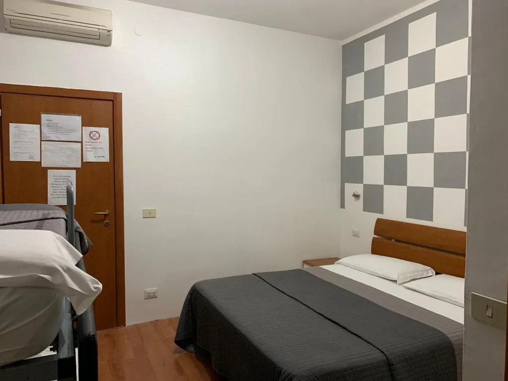 Room, Hi Termini, Naples