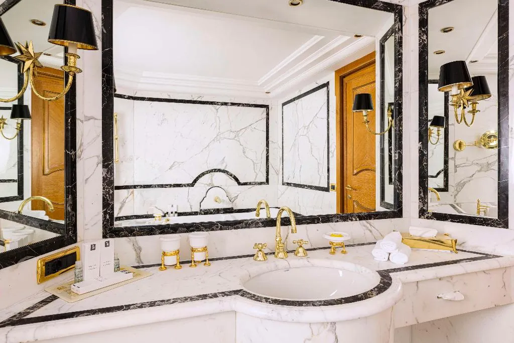 SUITE STANDARD Room, Rome Cavalieri, A Waldorf Astoria Hotel, Rome