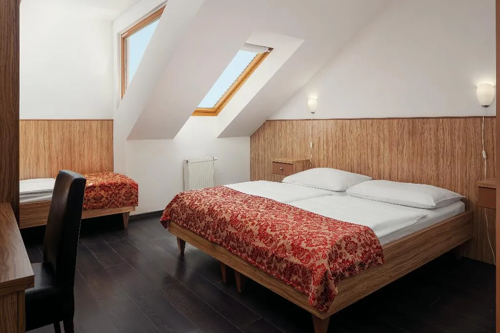 TRIPLE SUPERIOR WITH AIR CONDITIONING Room, Superior Hotel, Prague