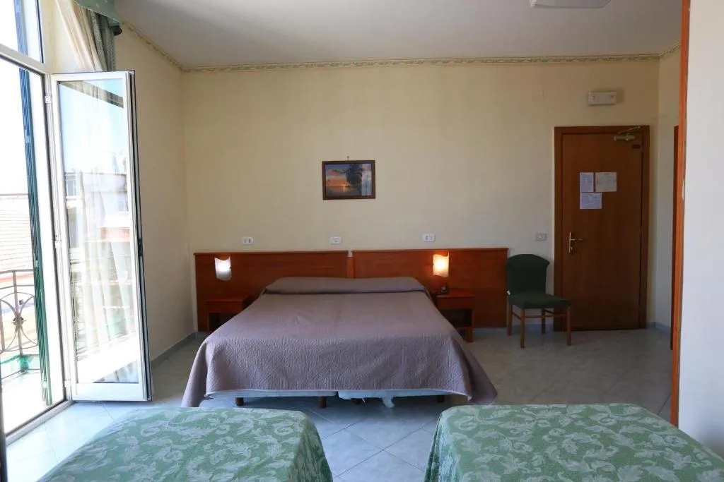 QUADRUPLE STANDARD Room, Garden Hotel, Naples