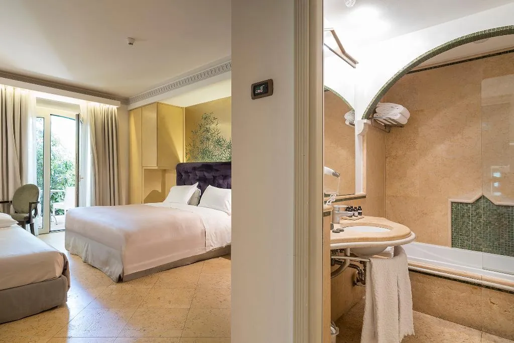 TRIPLE CLASSIC Room, Romano Palace, Catania