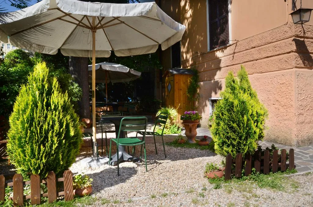 Terrace, A Vinicius Et Mita, Rome