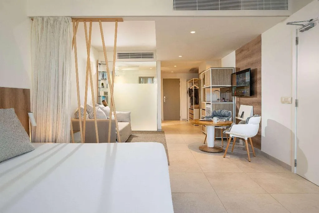 JUNIOR SUITE SEA VIEW Room, Innside by Melia Calvia Beach, Majorca