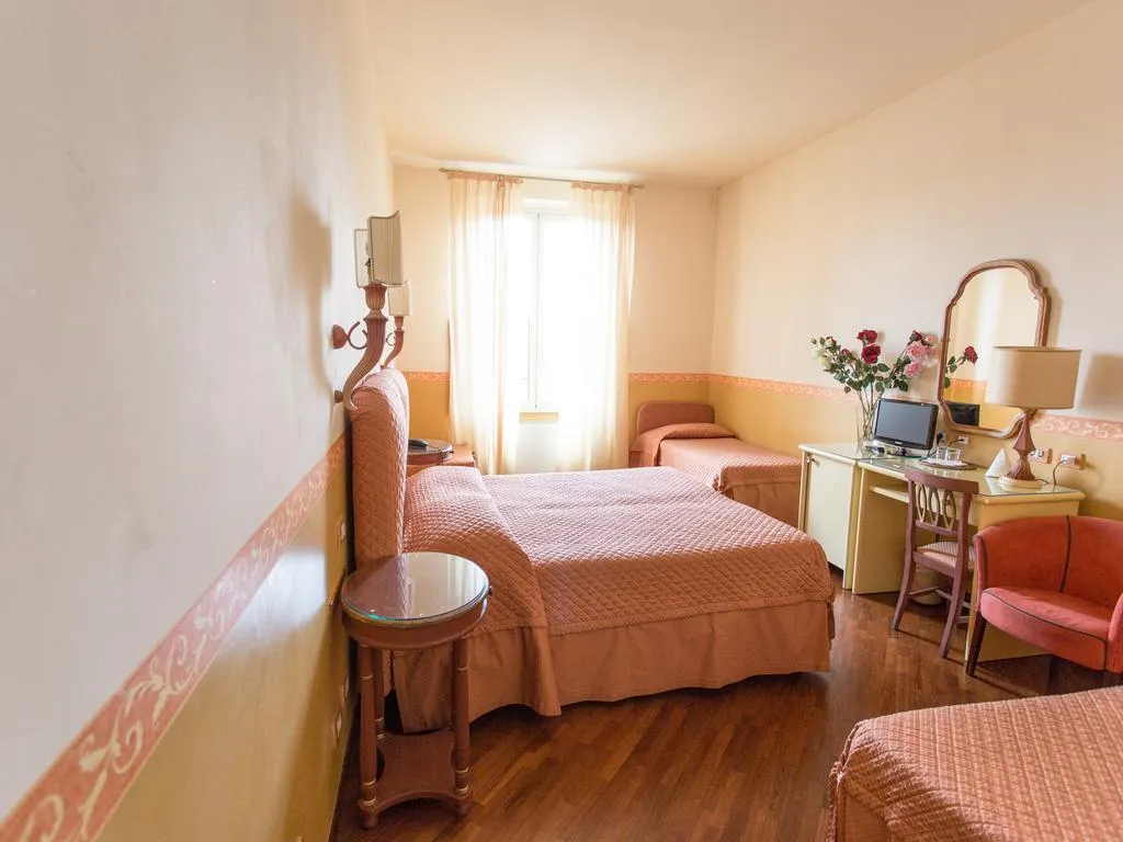 QUADRUPLE DELUXE Room, Aurora Florence, Florence