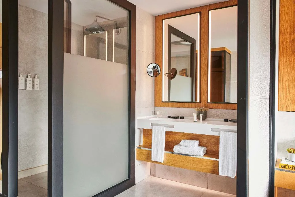 TRIPLE STANDARD Room, Grand Hyatt Barcelona, Barcelona