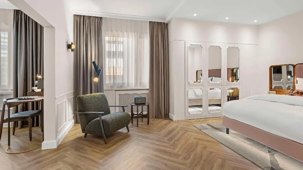 SUITE STANDARD Room, Vignette Collection Bristol Berlin, Berlin
