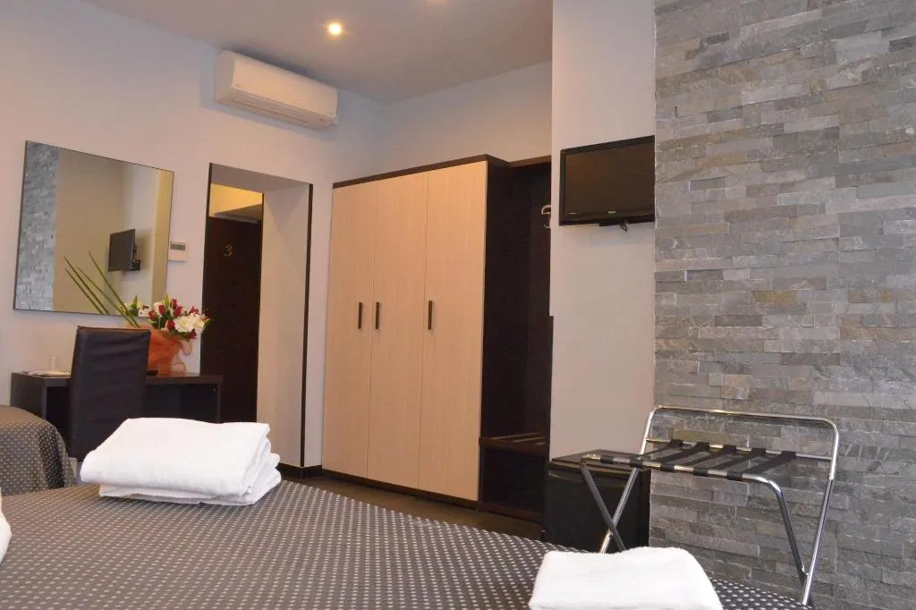 Room, B B La Casa Di Patty, Naples