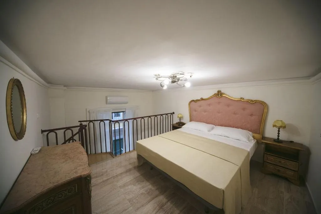 Room, Area Angioina Suites, Naples