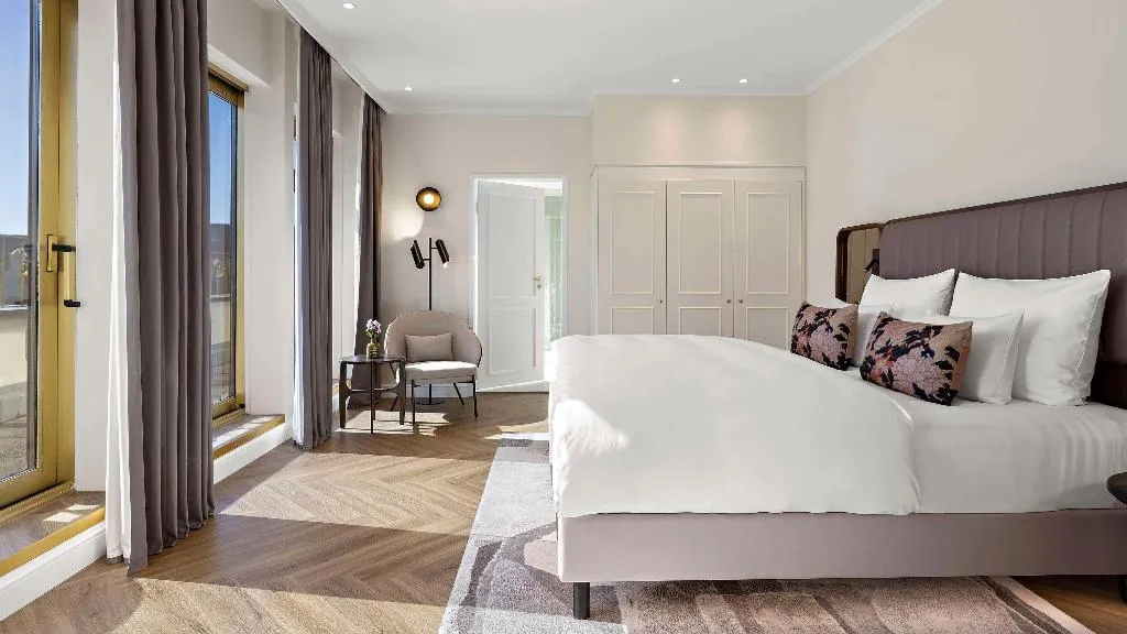 SUITE WITH BALCONY Room, Vignette Collection Bristol Berlin, Berlin