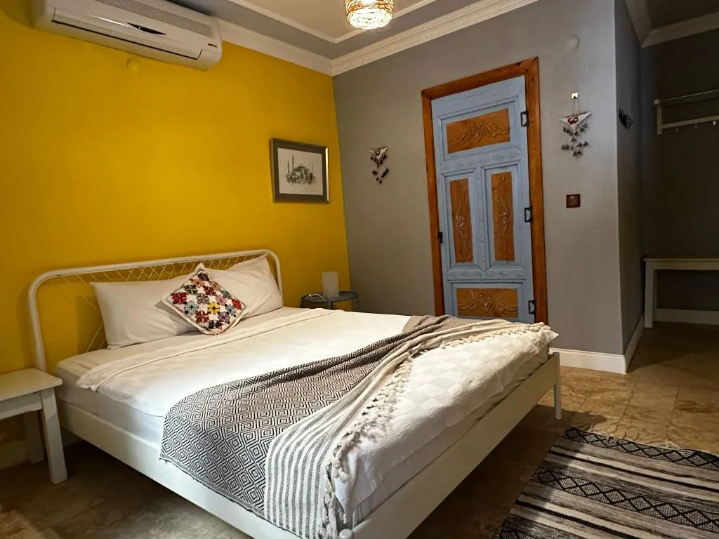 DOUBLE STANDARD Room, Perperene Konağı, Izmir