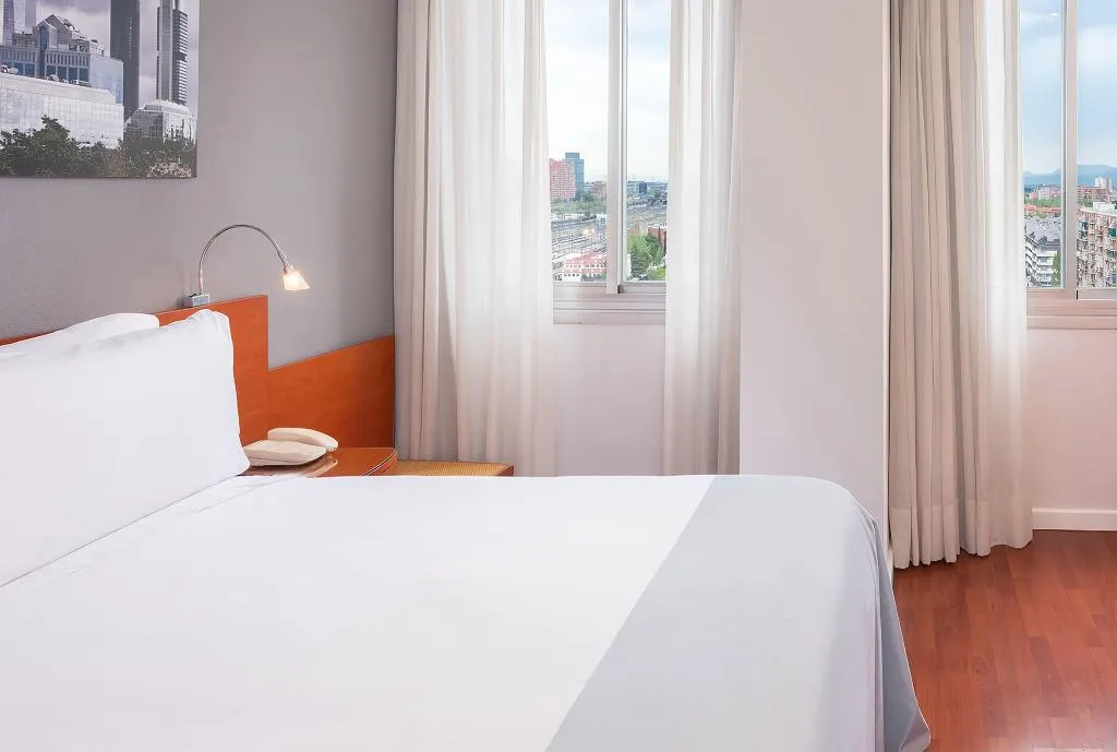 Room PREMIUM QUEEN BED Room, Hotel Madrid Chamartín Affiliated by Meliá, Madrid