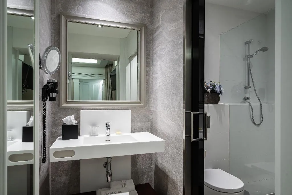 SINGLE STANDARD Room, Catalonia Passeig de Gracia, Barcelona
