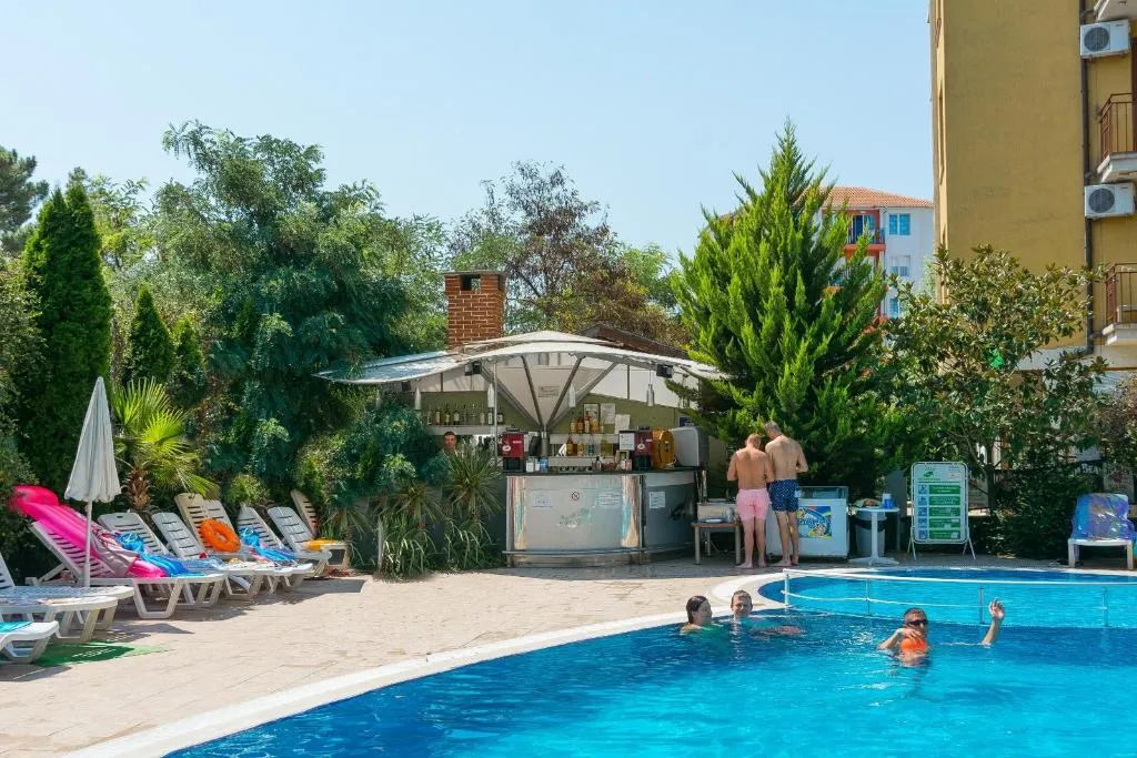 Bar, Boomerang, Bourgas