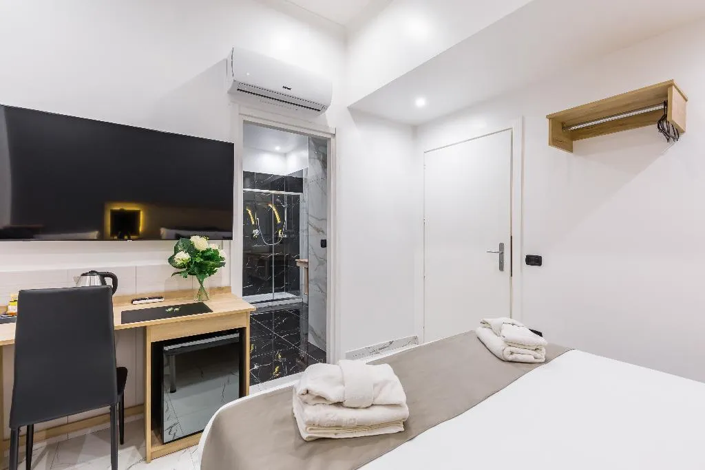 TRIPLE TWO BEDS Room, Sant'Angelo Suites, Naples