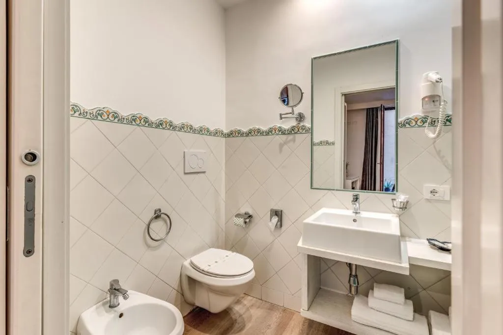 QUADRUPLE STANDARD Room, Sorrento City, Naples