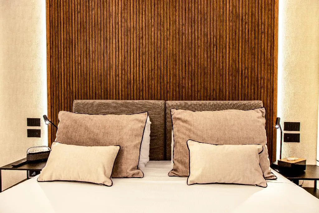 Double or Twin QUEEN SIZE BED Room, Mamalu - Corso Umberto 35, Naples