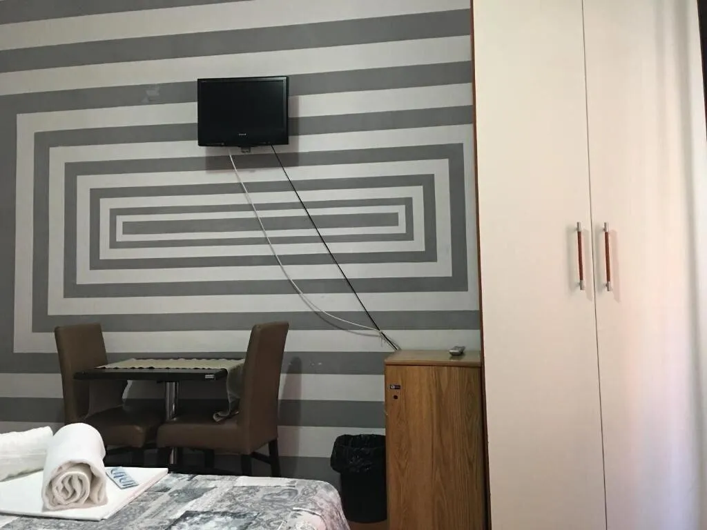 Room, Hi Termini, Naples