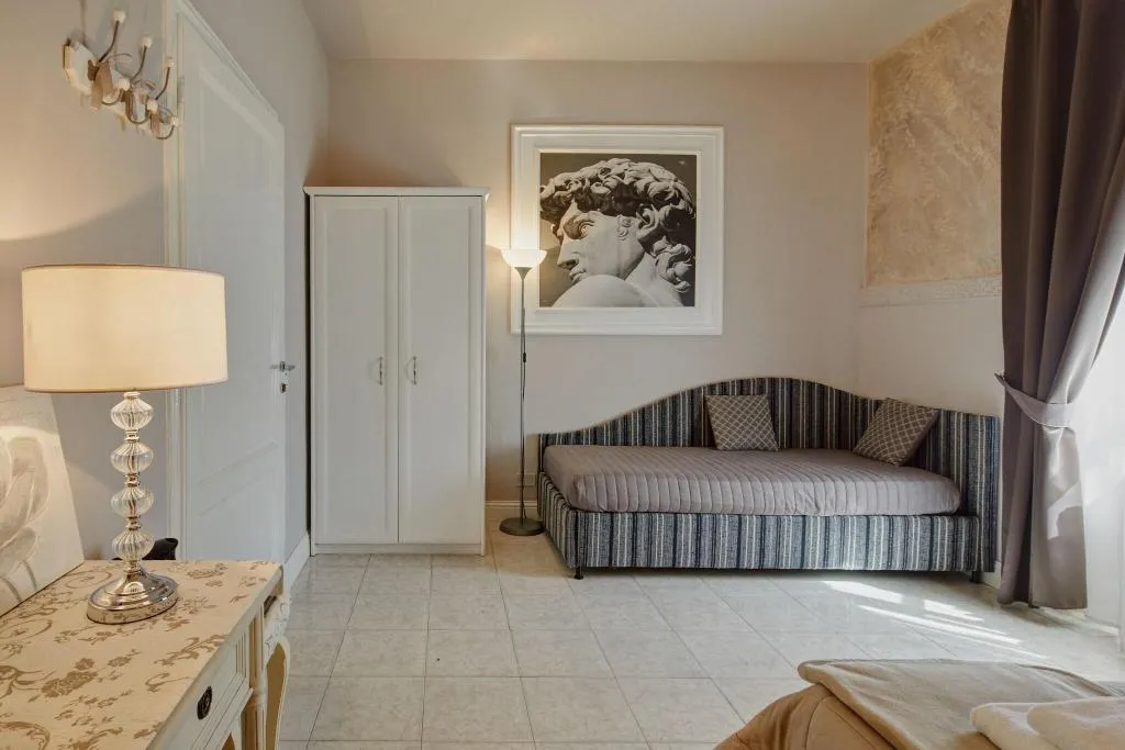Room, B&B Leone X, Florence