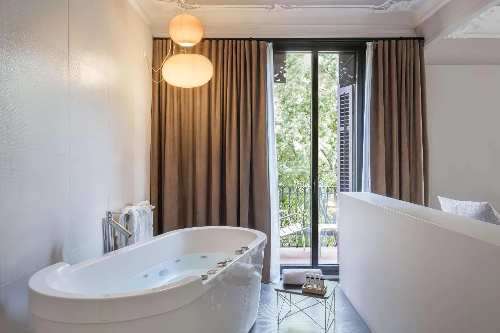 Room, Alexandra Barcelona, Curio Collection by Hilton, Barcelona