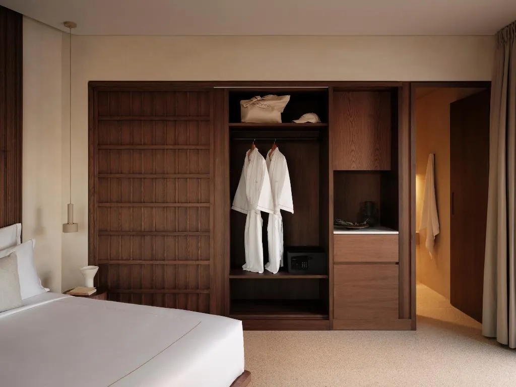 TRIPLE PREMIUM Room, Enarma Suites & Spa Wellness Retreat, Santorini