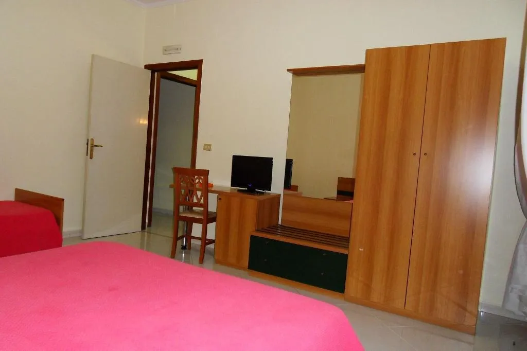 Room, Hotel Astoria Restaurant, Naples