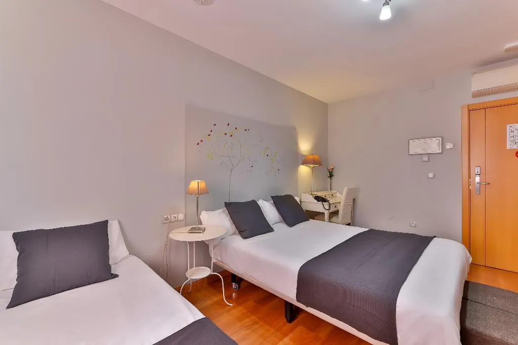 TRIPLE SUPERIOR Room, Santana Hotel Restaurante, Madrid