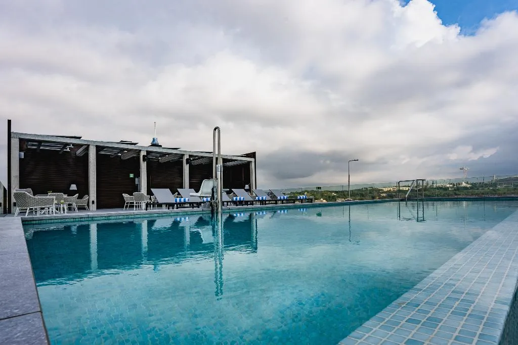 Pool, Leonardo Royal Hotel Barcelona Fira, Barcelona
