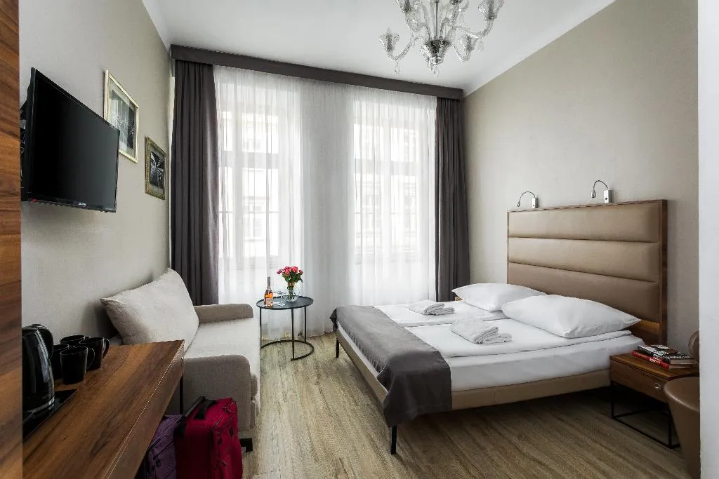 QUADRUPLE STANDARD Room, G12 Aparthotel, Krakow