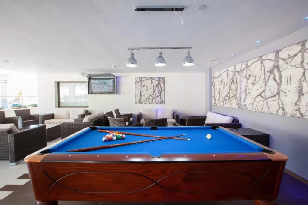 Sports and Entertainment, Revoli, Gran Canaria