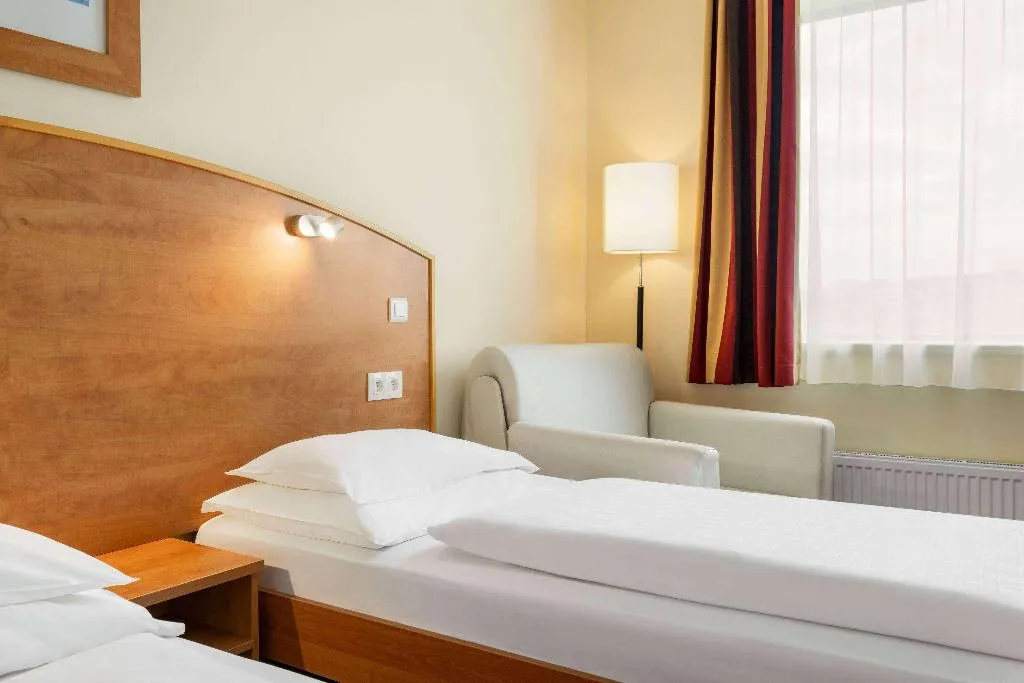 Room, Amedia Praha Express, Prague