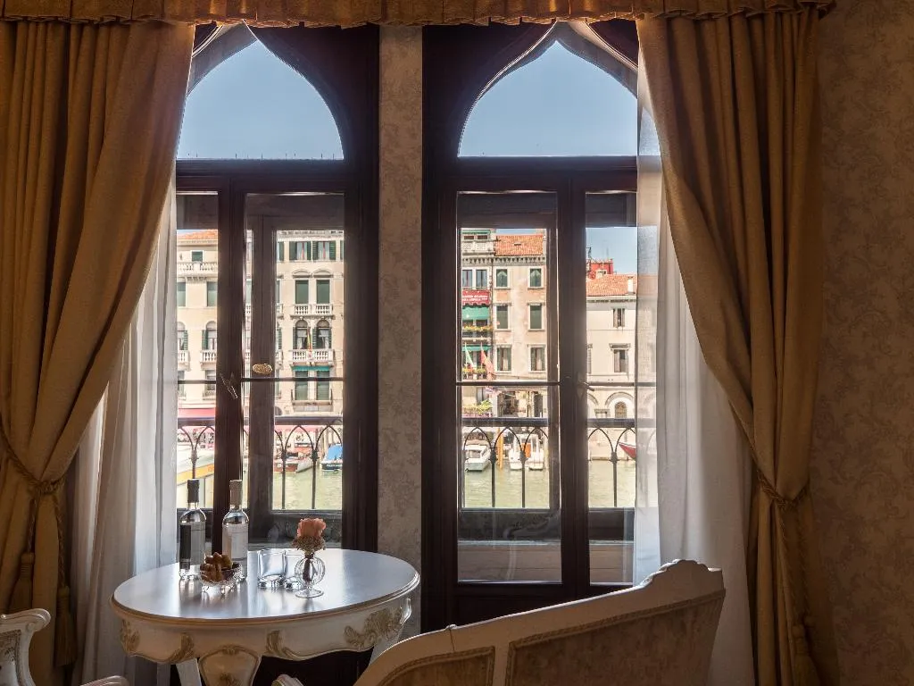 JUNIOR SUITE CANAL VIEW Room, Ego Boutique Hotel The Silk Road, Venice