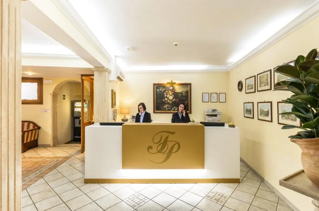 Lobby, Tempio di Pallade, Rome