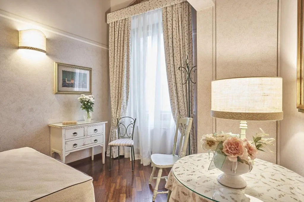 Room, Locanda De Ciompi B&B, Florence