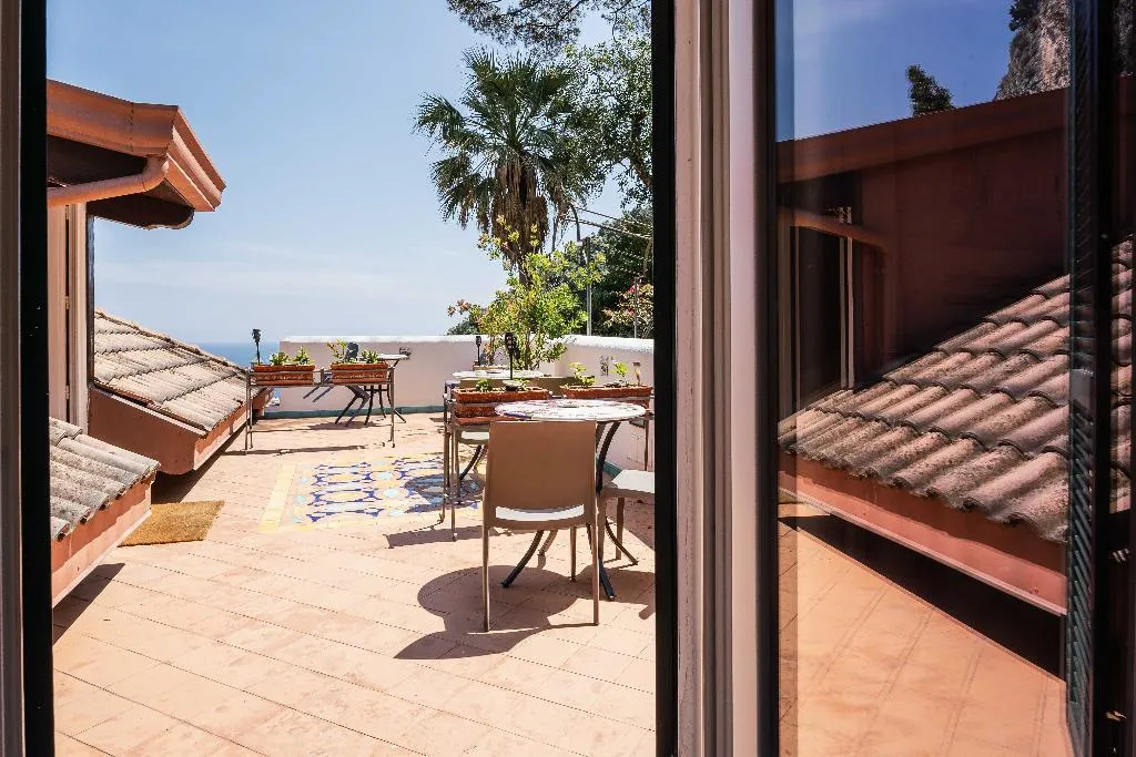 JUNIOR SUITE STANDARD Room, Hotel Villa Annalara, Naples