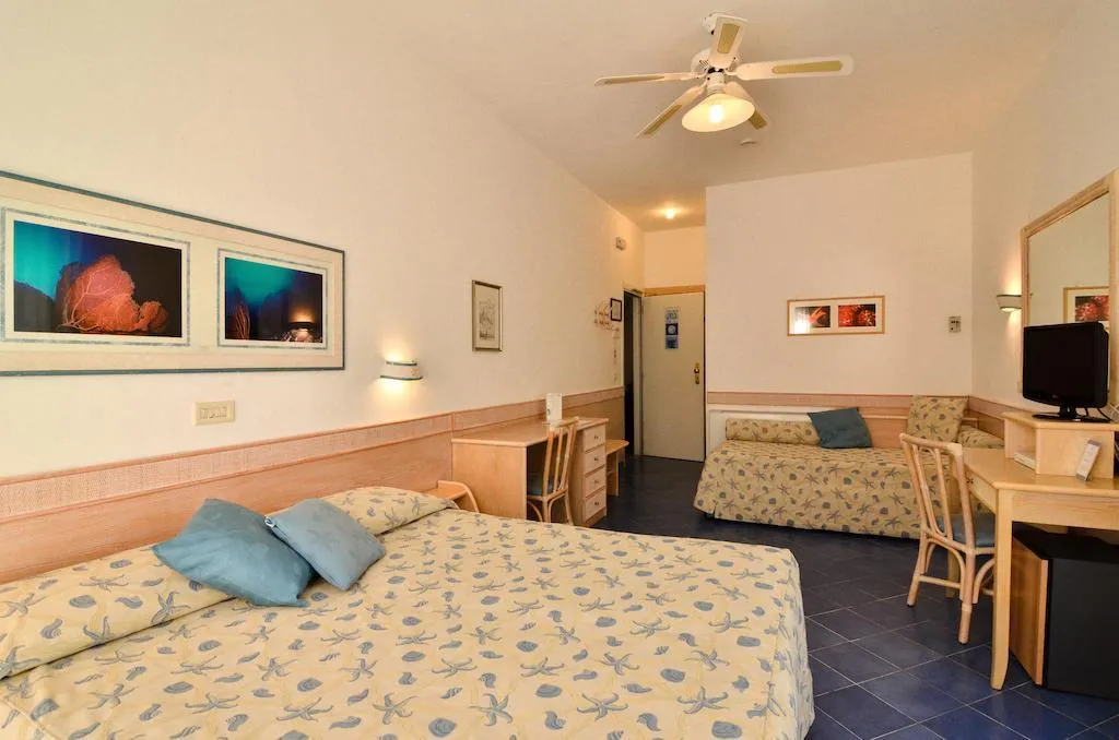 TRIPLE STANDARD Room, Aurora Hotel Sperlonga, Rome