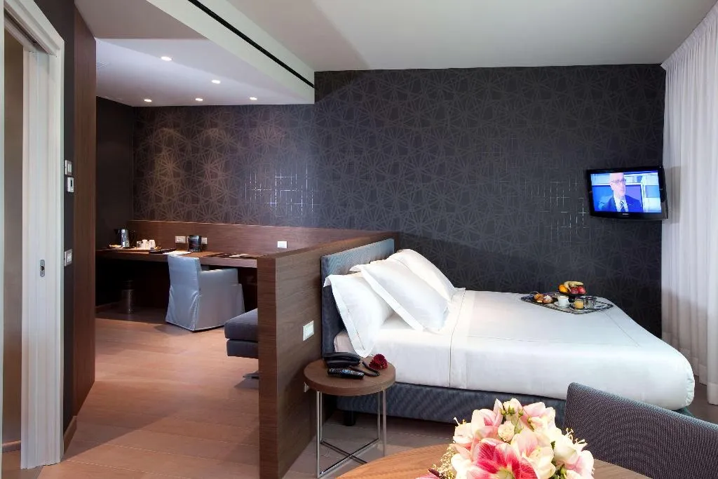 JUNIOR SUITE PRESTIGE Room, Devero Hotel & Spa, BW Signature Collection, Milan